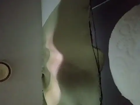 longerFellow live cam on StripChat