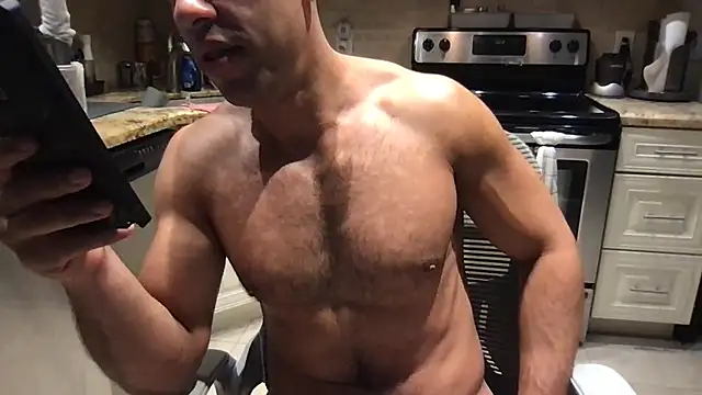 BigGuyMuscle live cam on StripChat