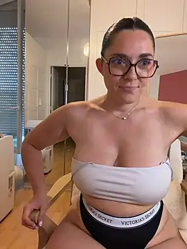 Chloe-ta Live Webcam on Stripchat