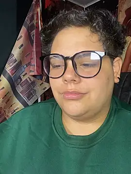 Hailey_Curvy webcam