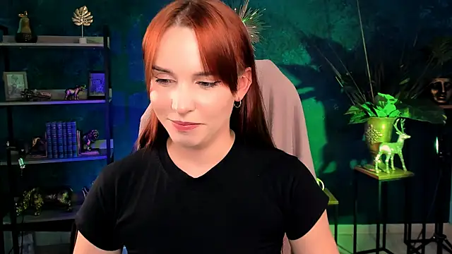 LolaFyre webcam