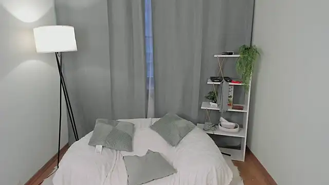 LisaGinder webcam