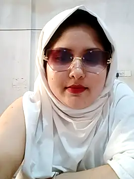 Nusrat-N live cam on StripChat