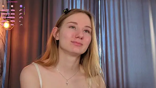 ElvinaRose live cam on StripChat