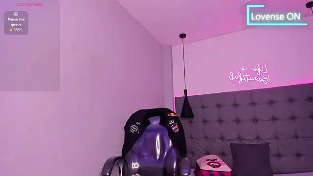scarletcherry18 webcam