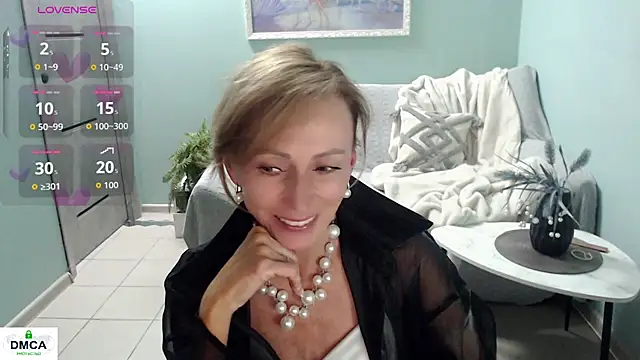 HornyMilf_777 webcam