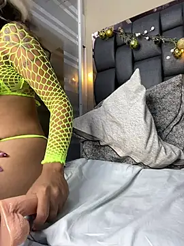 Isabella_falcon webcam