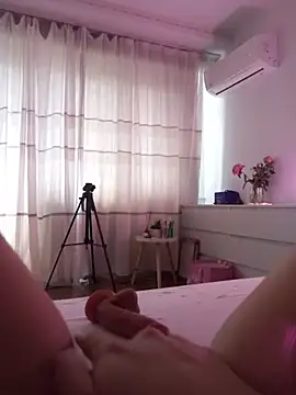 LauraDelightX webcam