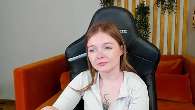 ElinaVale webcam