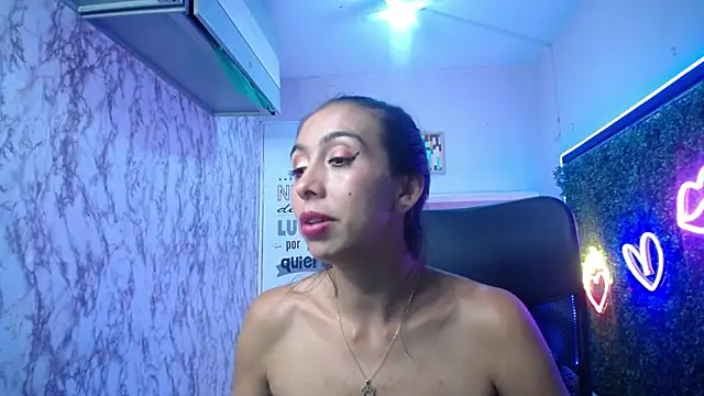 sandra_petite19 live cam on StripChat