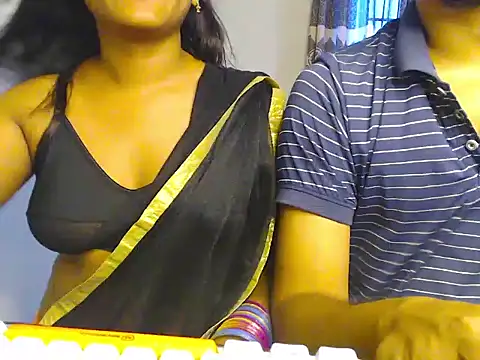 VelvetCoupleLive webcam