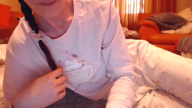 LovelyAndraGirl webcam