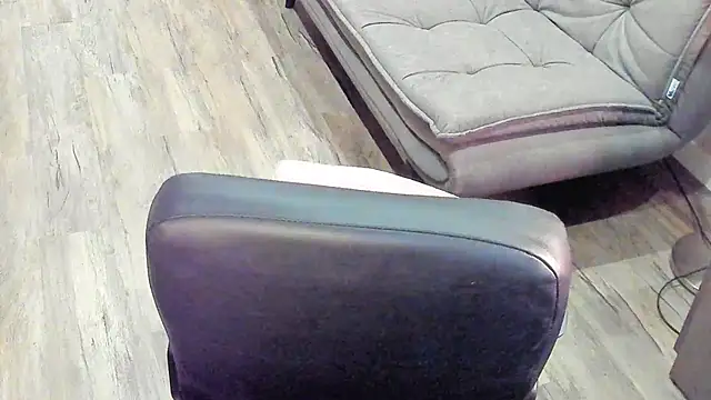 Di_na_Bell webcam