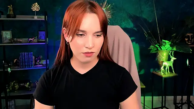 LolaFyre webcam
