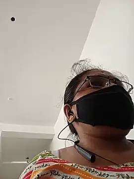 Menka_cut34 webcam