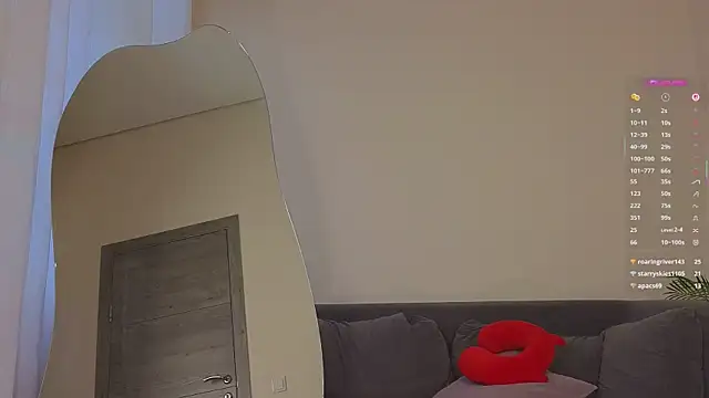 llina_gloww webcam