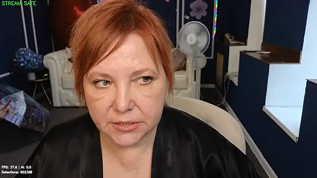 Kira_Kenett webcam