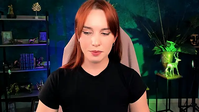 LolaFyre webcam