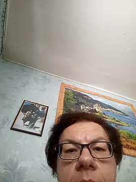 Olena72531 webcam