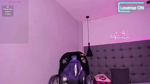scarletcherry18 webcam