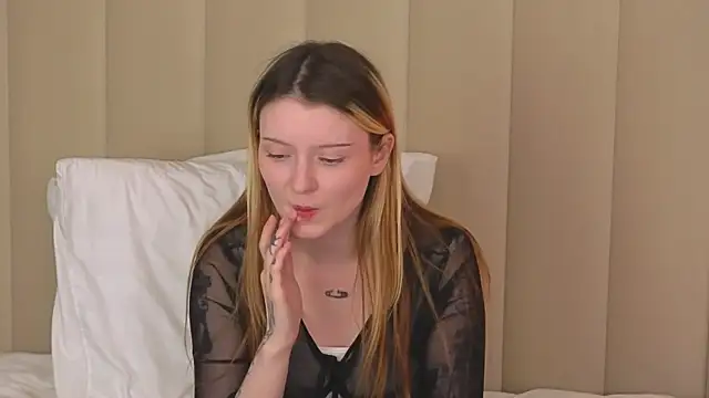 AlyssFrost webcam