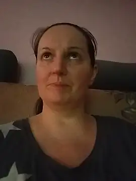 BustyLadyAlma webcam