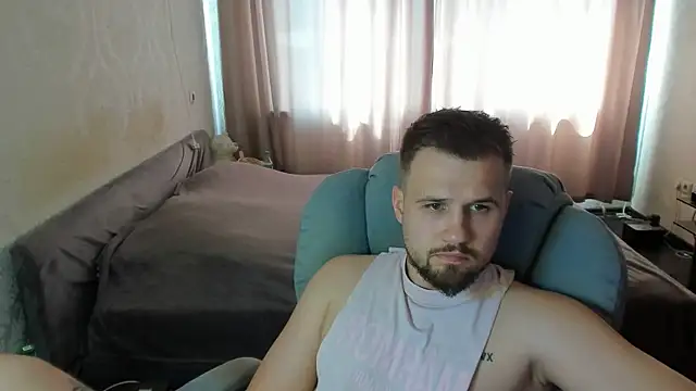 Vladik_b live cam on StripChat