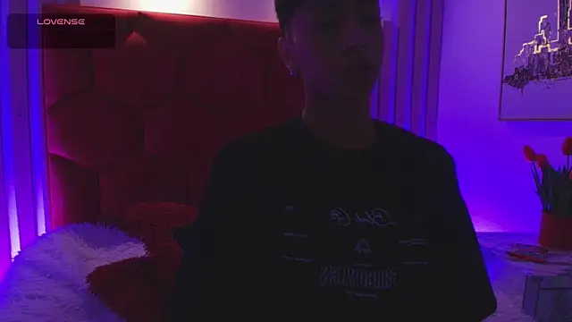 Owen_JP live cam on StripChat