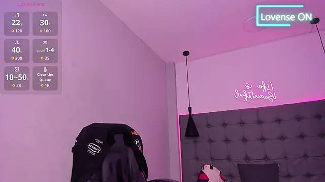 scarletcherry18 live cam on StripChat