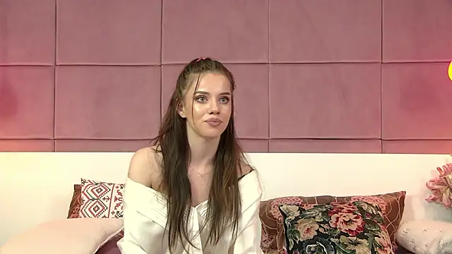 lunnahayes - LunnaHayes's free webcam - UK Sex Cams