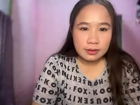ur_asianyumi live cam on StripChat