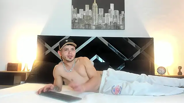 Zeus_damian21 live cam on StripChat