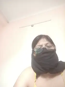 DarkRoseRiya live cam on StripChat