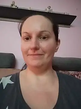 BustyLadyAlma webcam