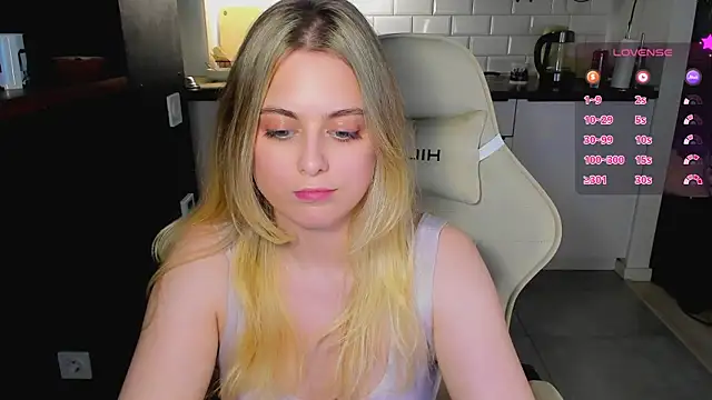 blonde_kellyy webcam