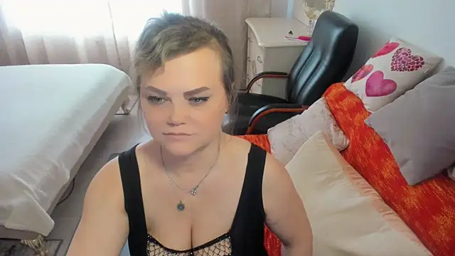 MildMature live cam on StripChat