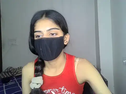 sassy__baby_ (F teen) - boobs on oiling show