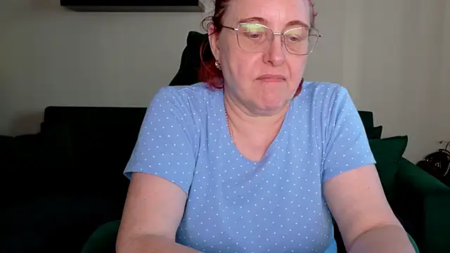 joannaandneighbour (F mature) - Pussy open