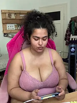 Curvydesifromgermany webcam