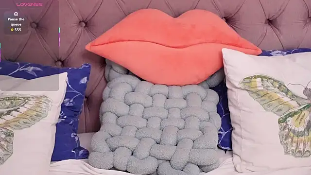 JenniferLovve webcam