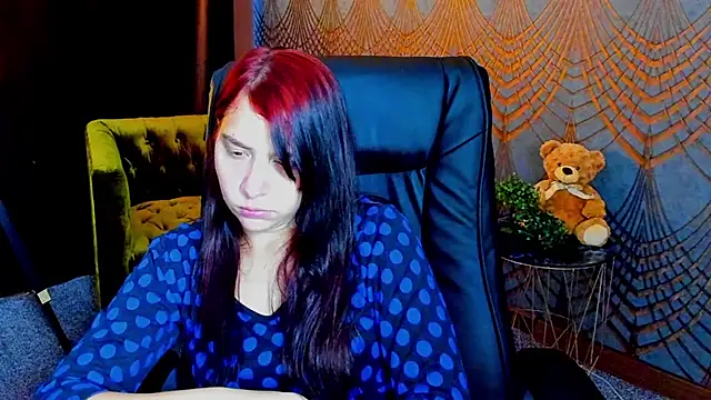 Livia_Shy webcam