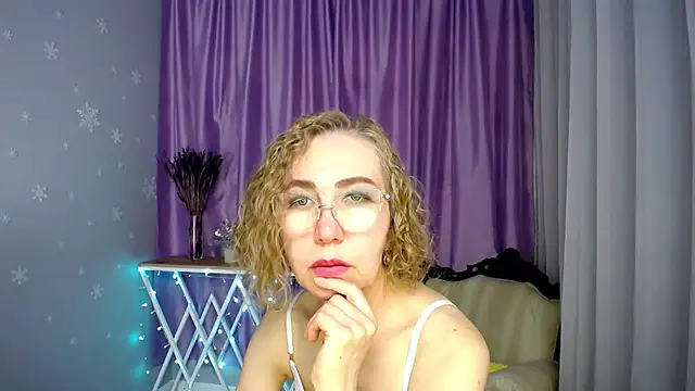 queen_a_n_i live cam on StripChat