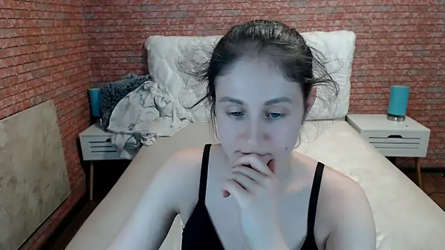Holliy_Cooper live cam on StripChat