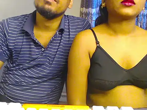 VelvetCoupleLive webcam