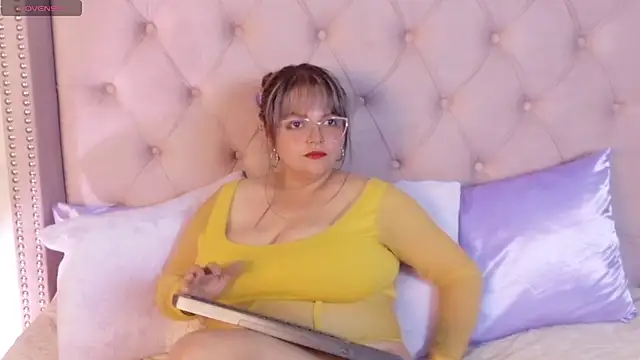 vintoria_cherry live cam on StripChat