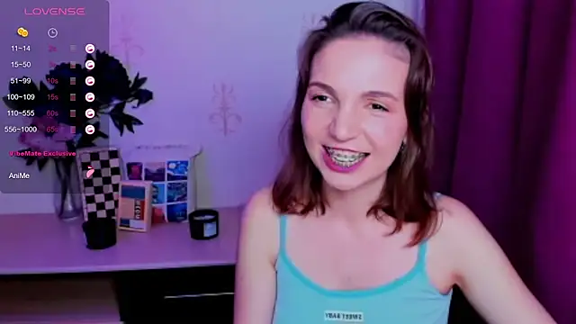 KindHazelHere_ live cam