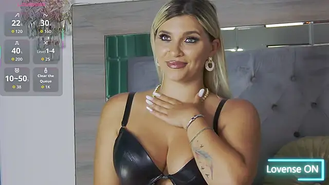 Lorehottie webcam