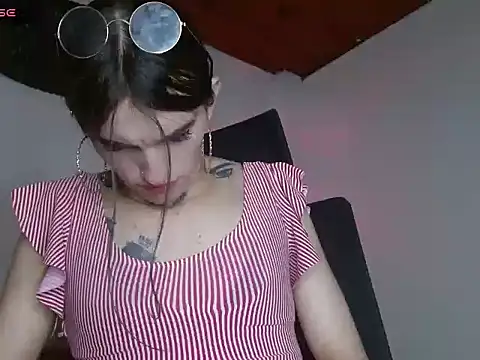 Scarlett_crastrawberry live cam
