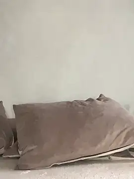 LaraVoosh webcam