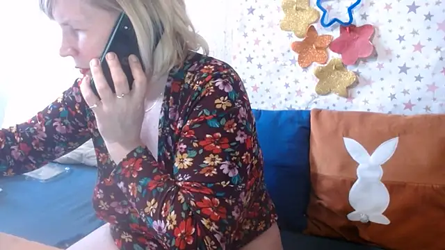 QueenLana webcam